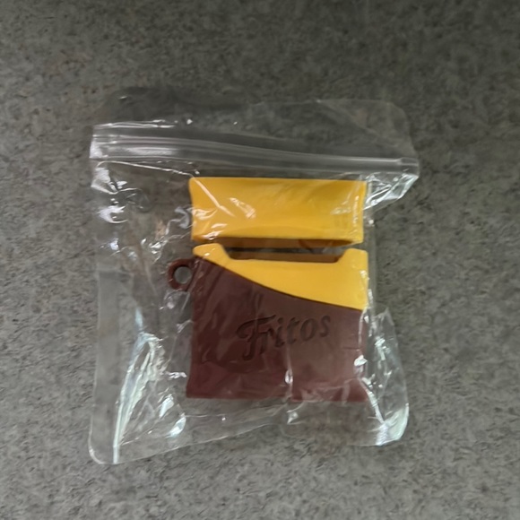 AirPods case with clip for first & second generation - Picture 2 of 2